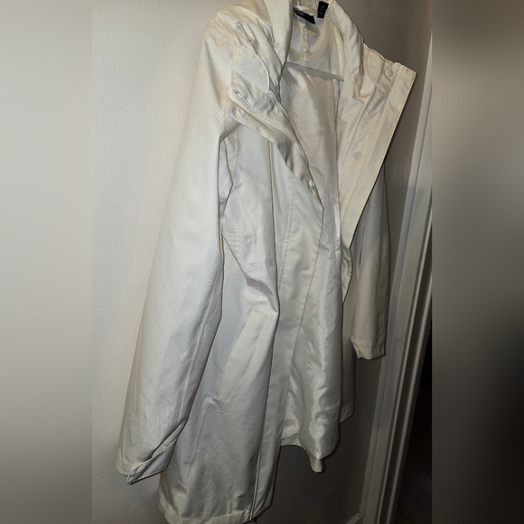 Swiss Tech Rain Jacket - Picture 2 of 14